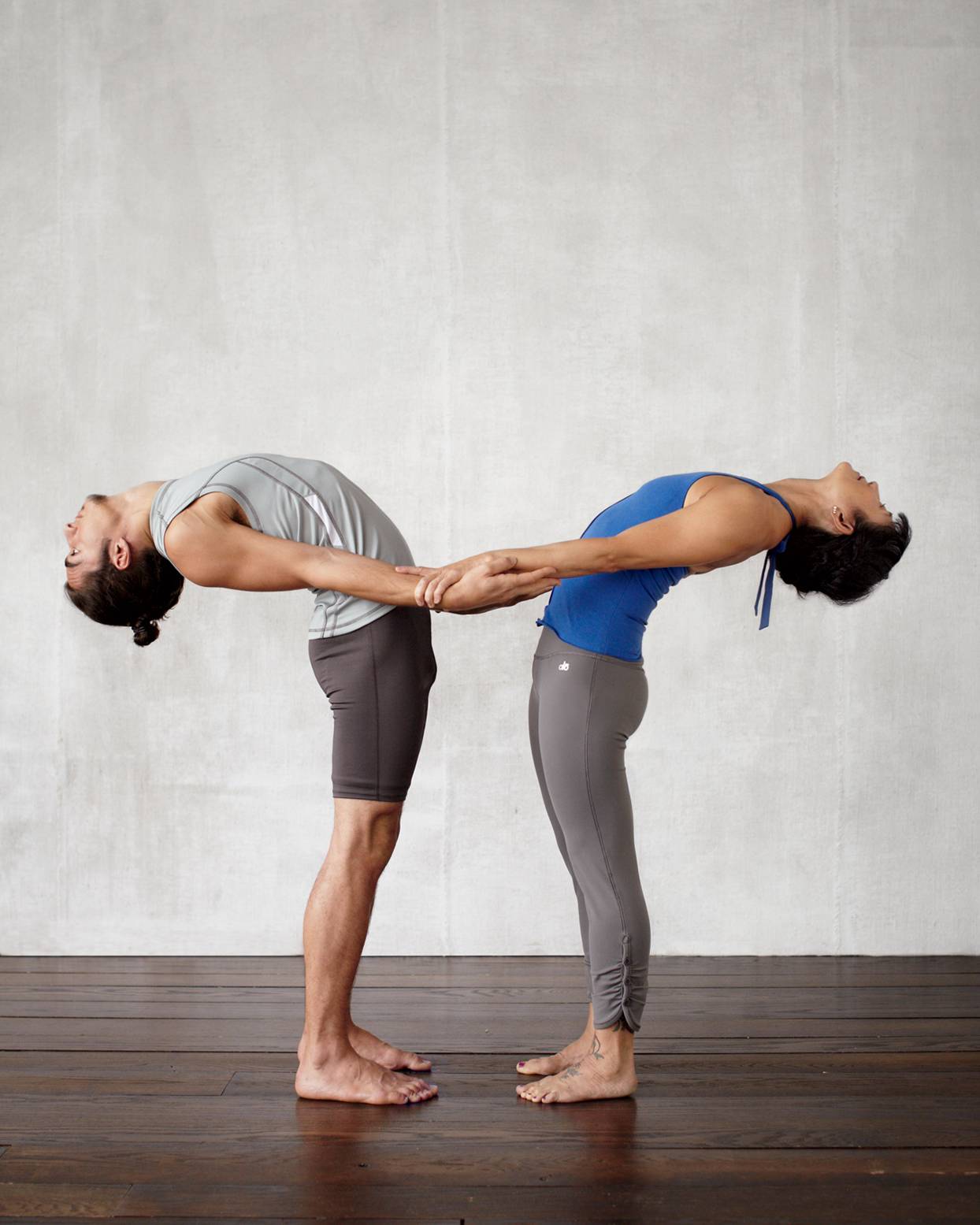Что такое йога для двоих или парная йога (видео урок для начинающих)?
