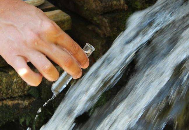 Преимущества и недостатки родниковой воды
