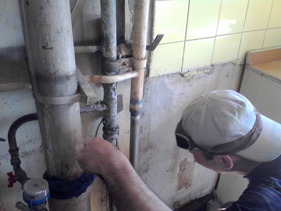 Замена стояков водоснабжения: перенос, монтаж труб горячей и холодной воды