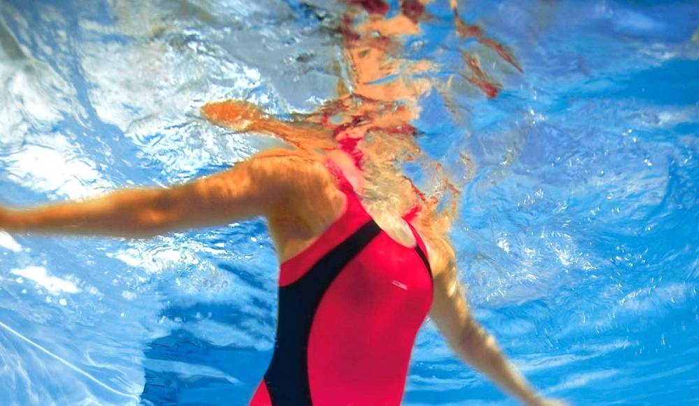 Плавание в бассейне - идеальное занятие при похудении