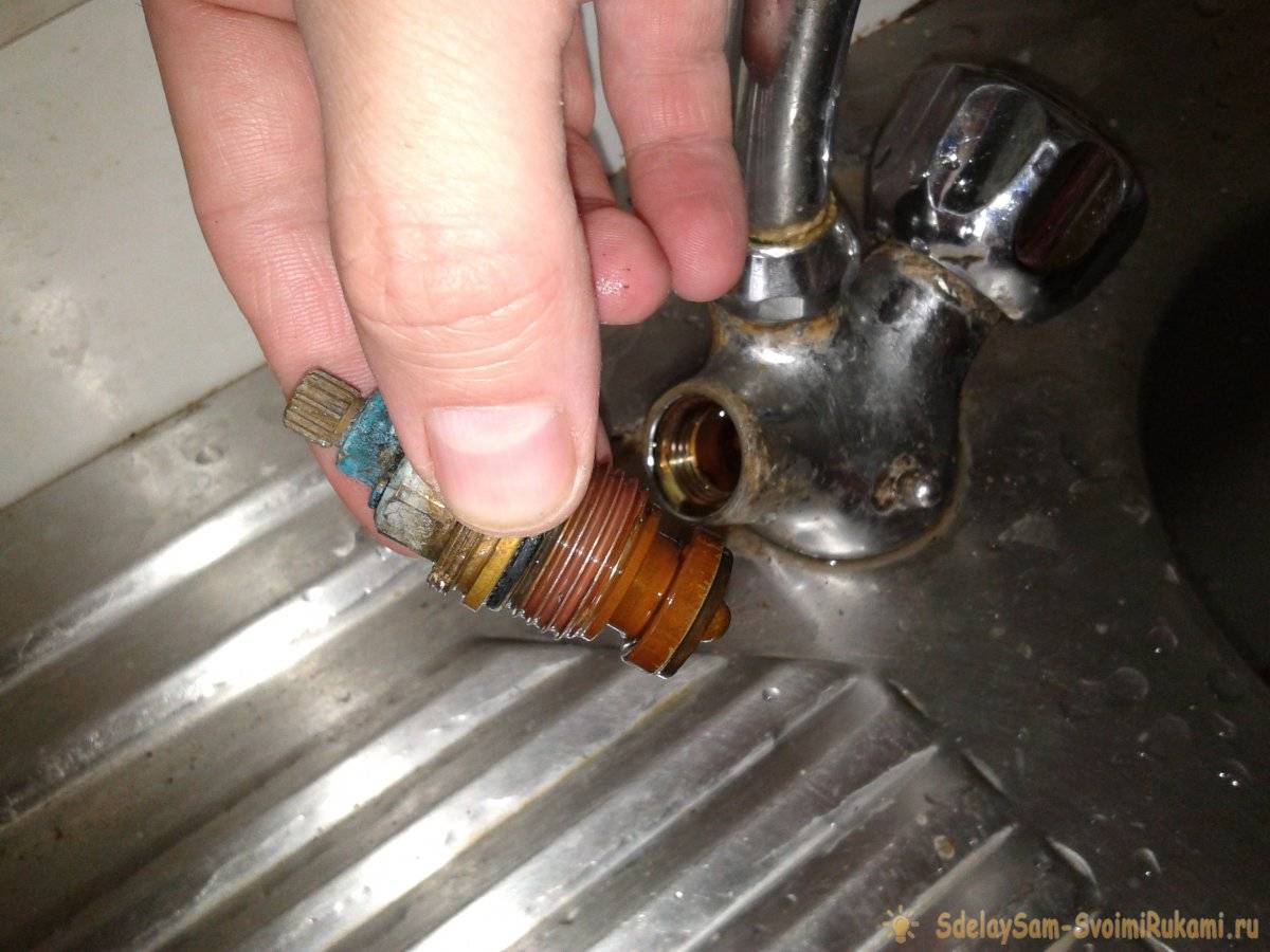 Течет кран в кулере — как починить, поменять и отремонтировать капающий кран