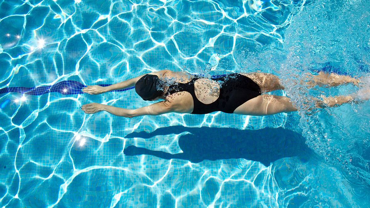 Плавание в бассейне для похудения — что делать и как заниматься