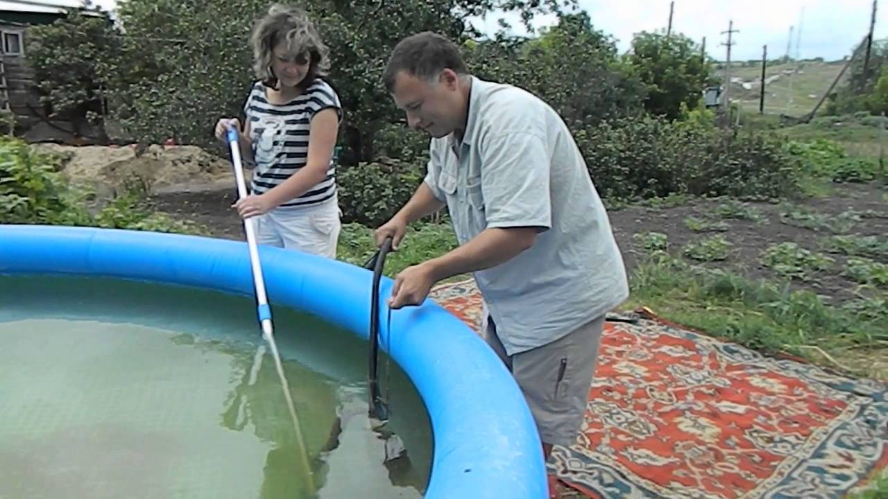 Как осветлить воду в бассейне на даче: средства от ржавчины