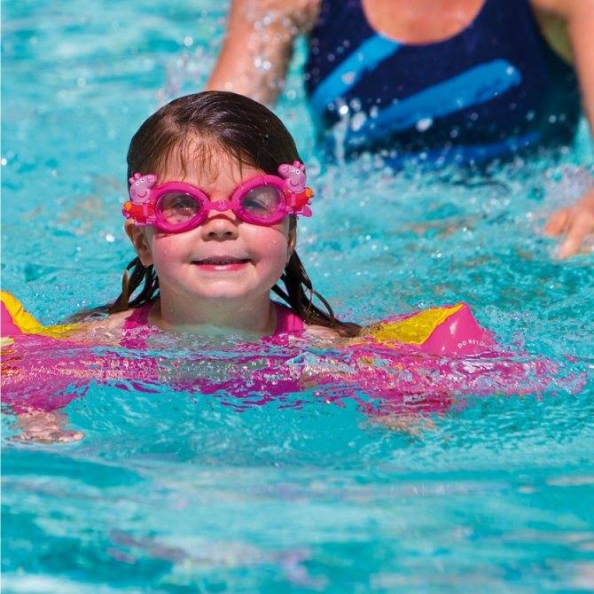 Как лучше выбрать очки для плавания взрослому и ребенку в бассейне или море