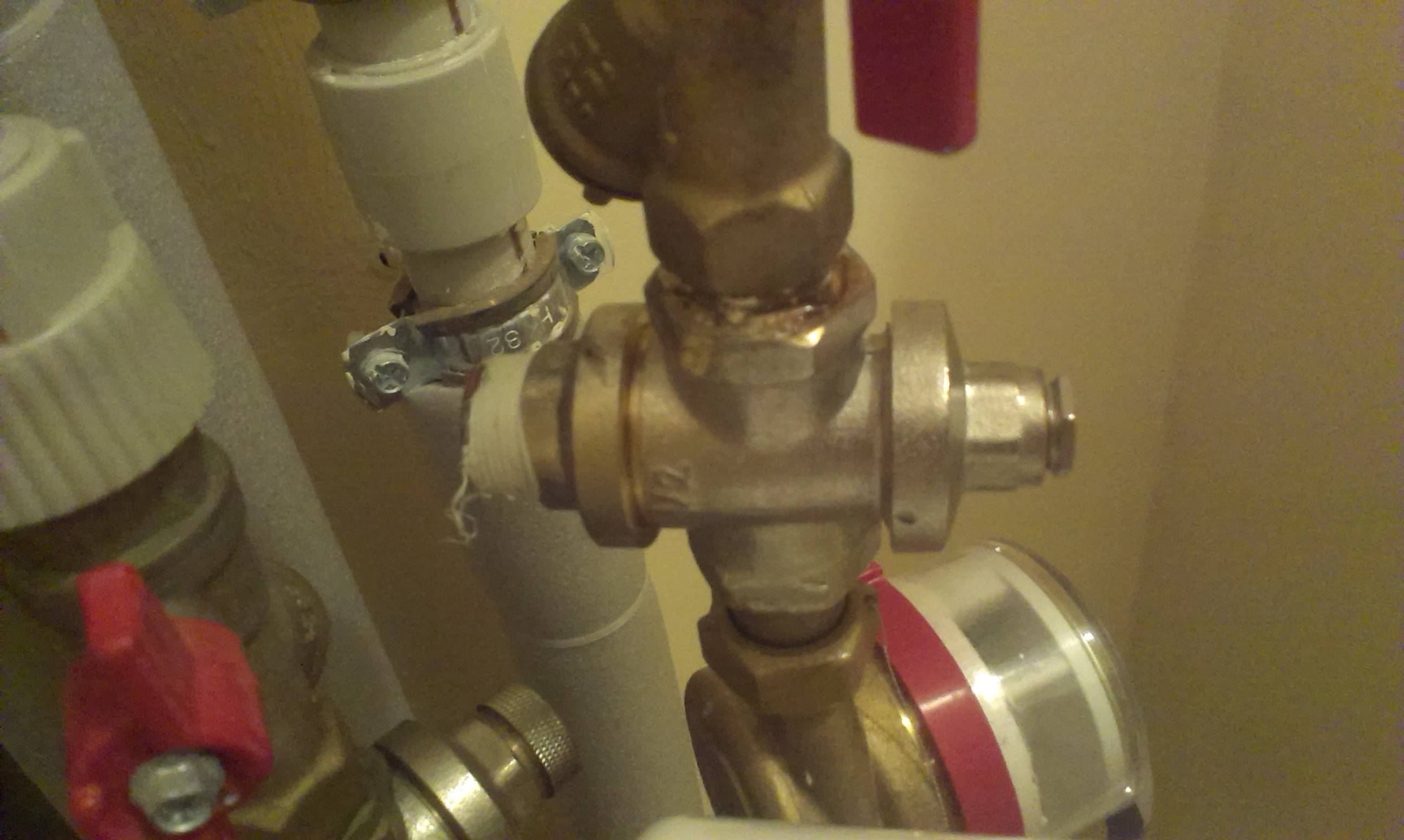 Как разобрать регулятор давления воды в квартире?