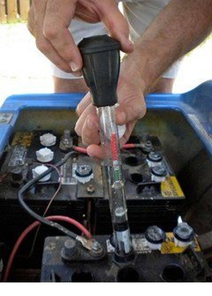 Лучше доливать в аккумулятор воду или электролит: правильный сервис батареи, как проверить уровень кислоты