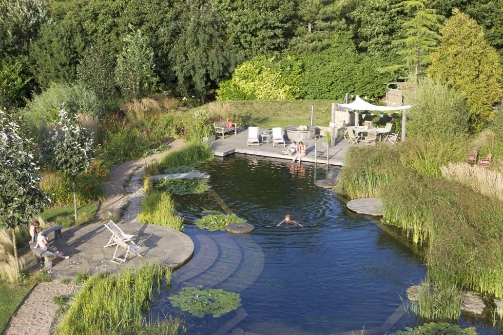 20 бассейнов, прекрасно интегрированных в окружающий ландшафт