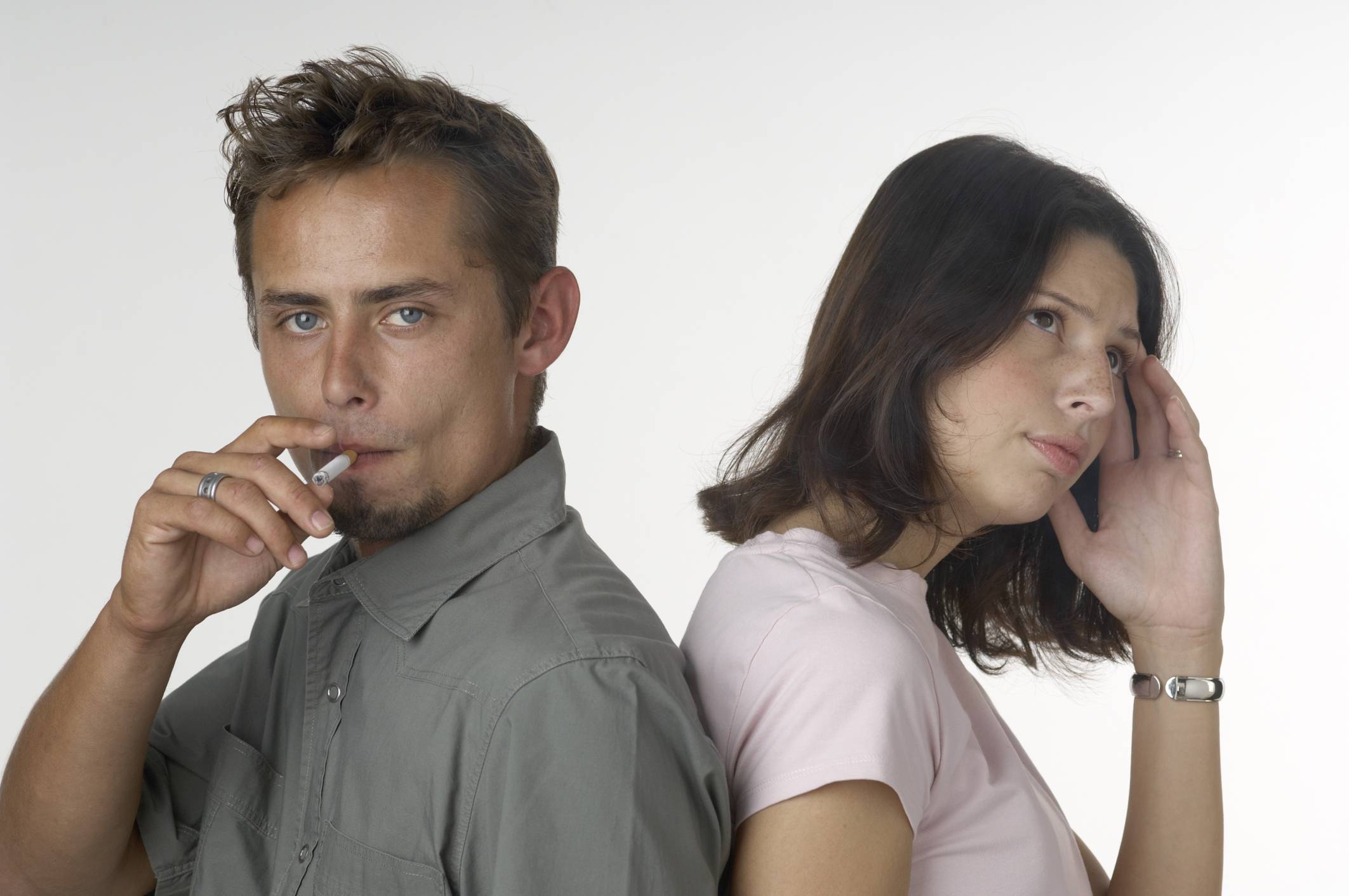 Что мужчина думает о женском курении? | мужчина и женщина | школажизни.ру