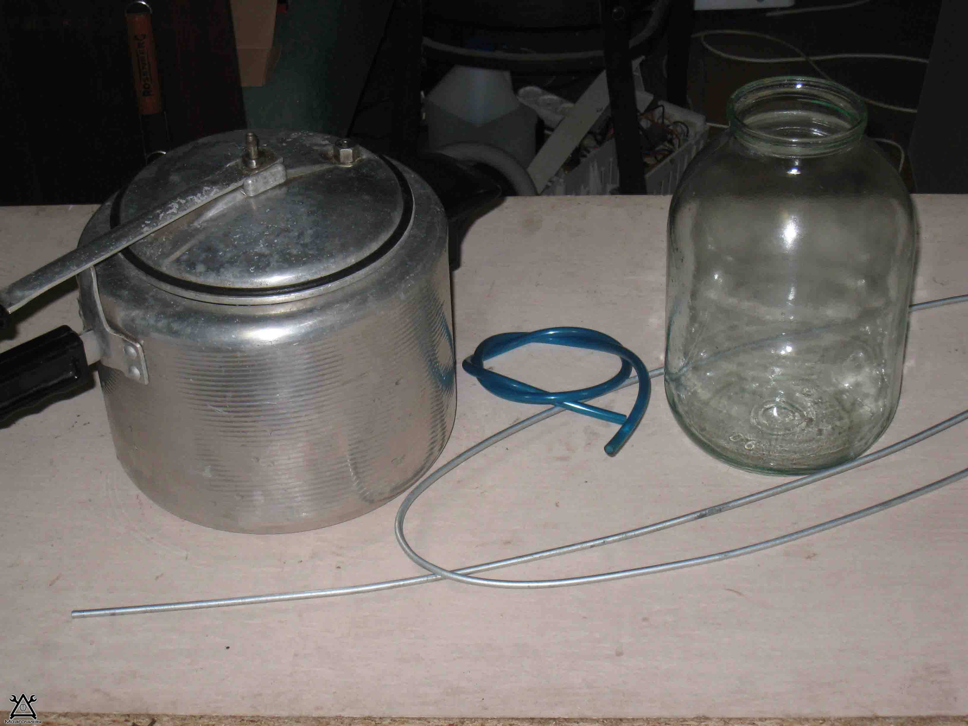 Как сделать дистиллированную воду в домашних условиях: самому добыть для аккумулятора