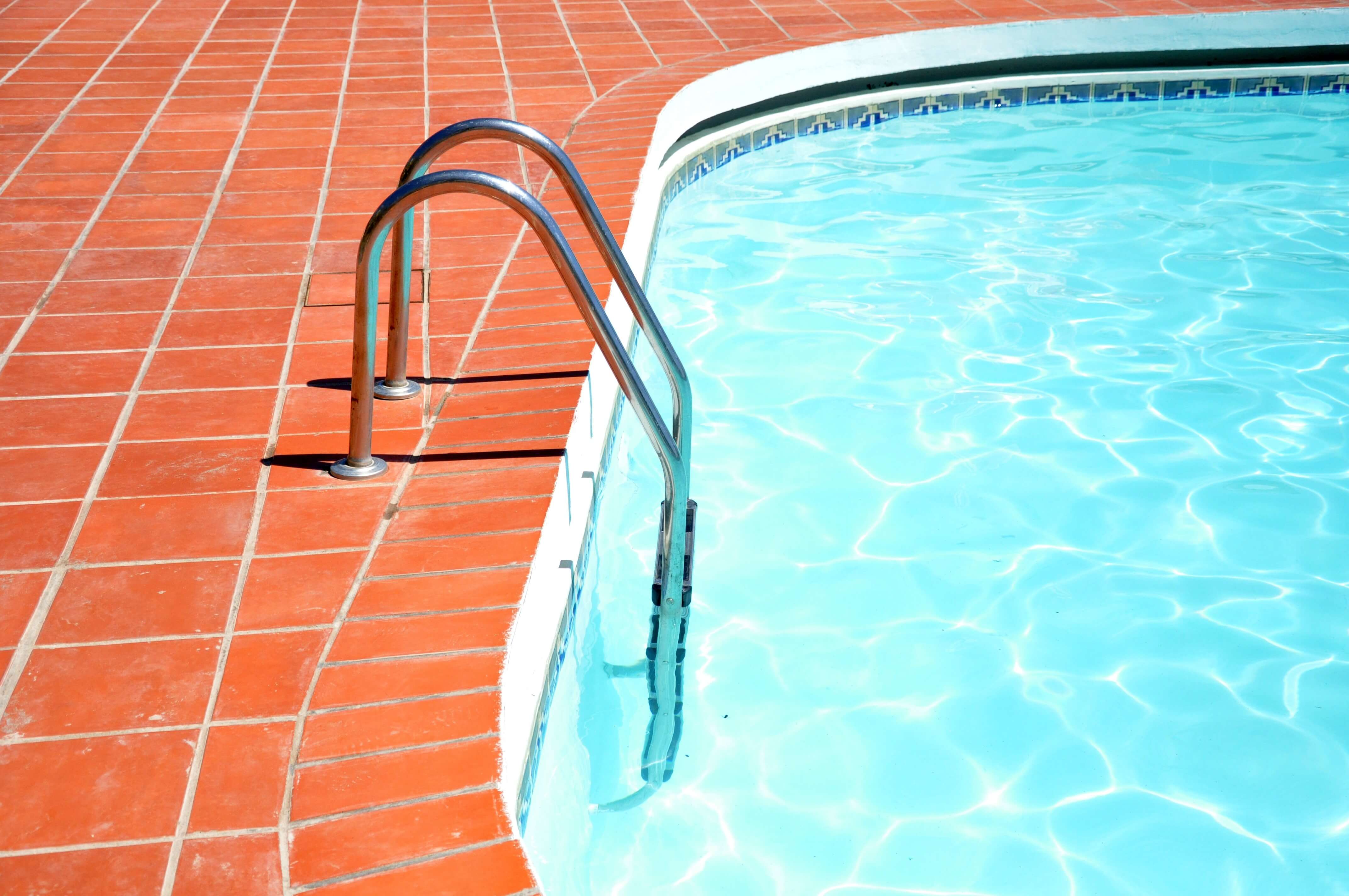 Лестница для бассейна из бетона: требования для ступенек в бассейн, допустимые размеры - morevdome.com