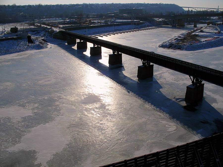 Какая река является притоком миссисипи. Миссисипи зимой. Дороги Миссисипи. Миссисипи город зима. Горка Миссисипи.