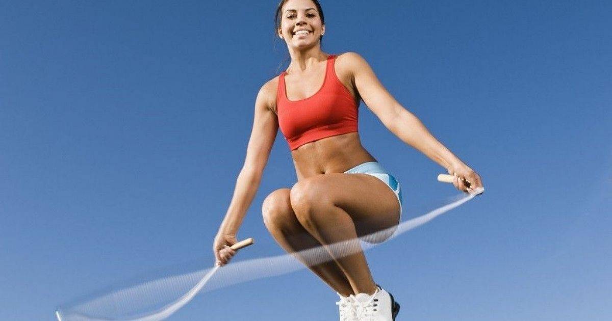 Упражнения со скакалкой: 10 лучших для похудения, техника выполнения