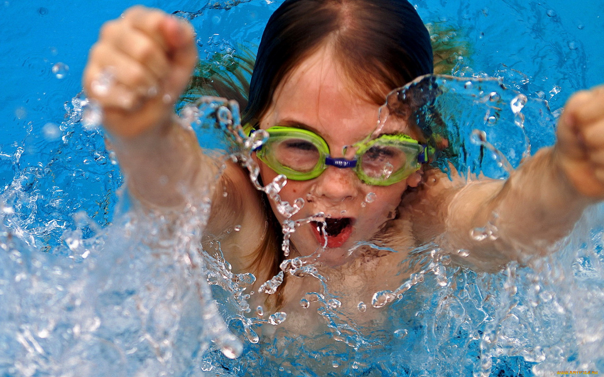 Как выбрать очки для плавания в бассейне и не только