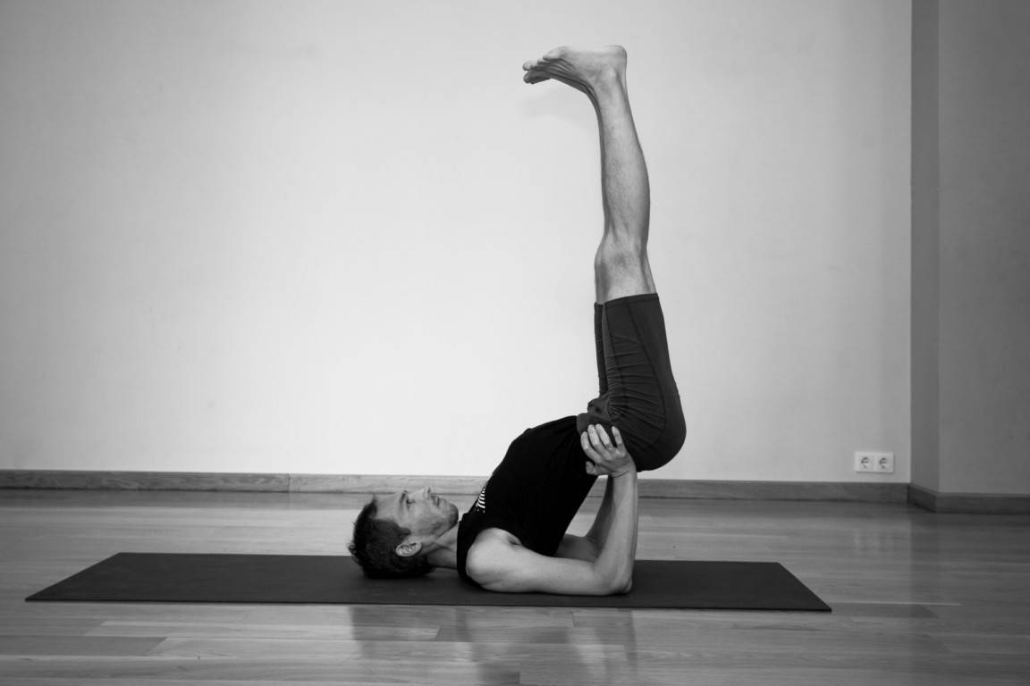 Халасана: поза плуга в йоге и ее подробная техника выполнения, а также польза и противопоказания