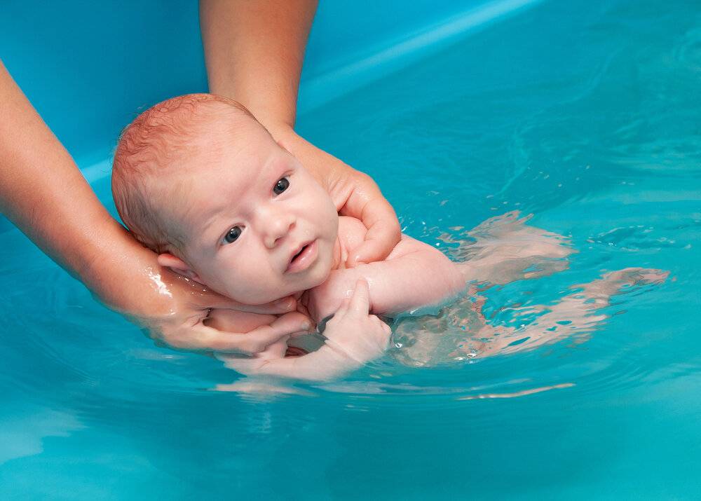 Дети в бассейне: польза плавания для ребенка, со скольки лет начинать