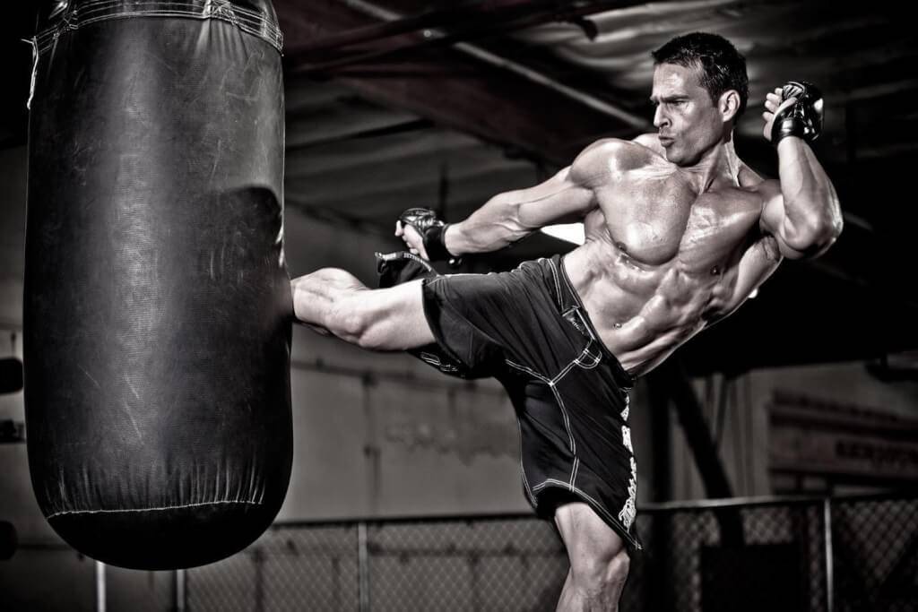Как поддерживать/наращивать мышцы, ограничивая тренировки в тренажерном зале и увеличивая тренировки боевых искусств?