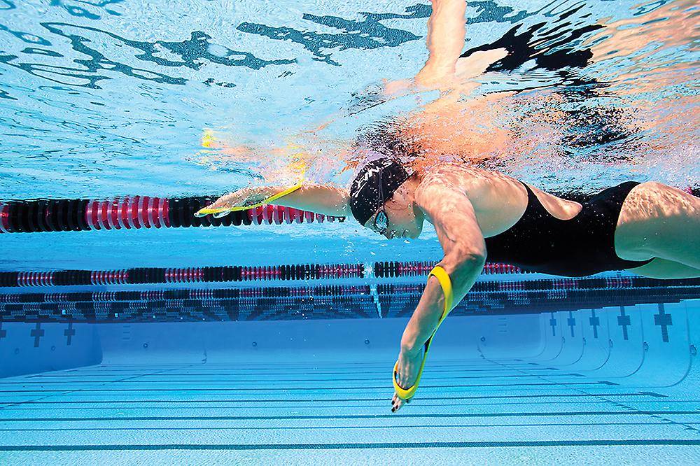 Тренировки в бассейне. программы для женщин и мужчин