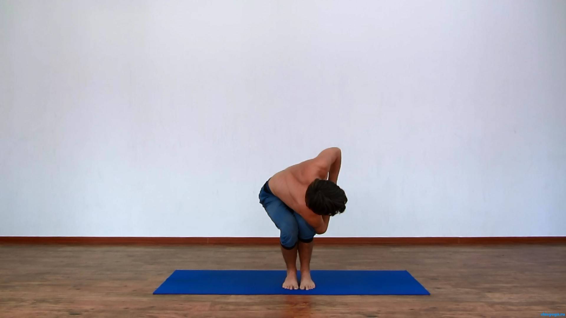 Паривритта паршваконасана: техника выполнения позы в йоге с фото и видео