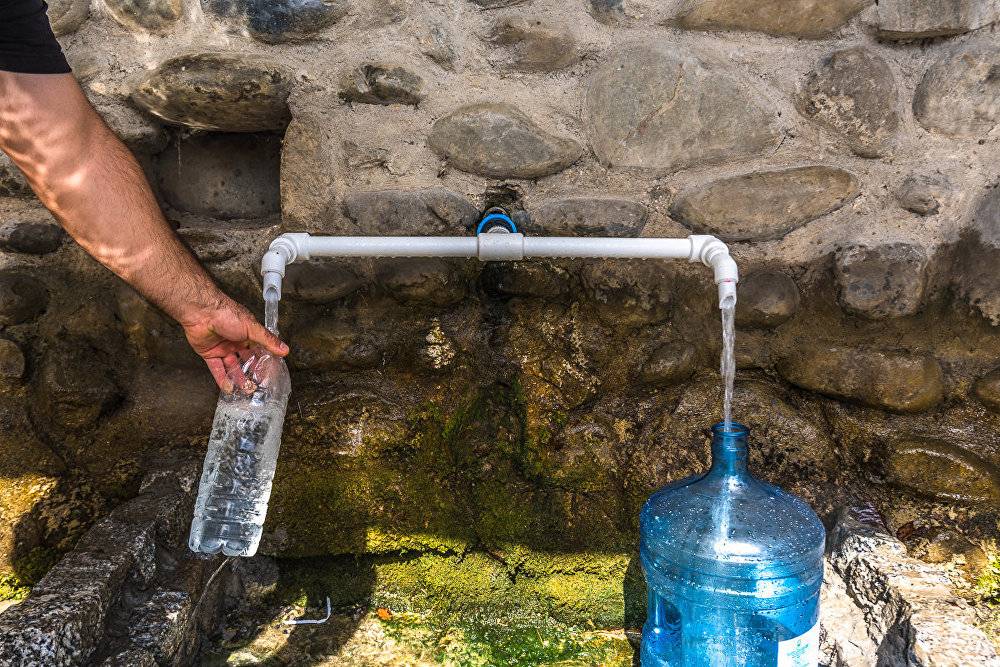 Преимущества и недостатки родниковой воды  | статьи о воде - водабриз.ру
