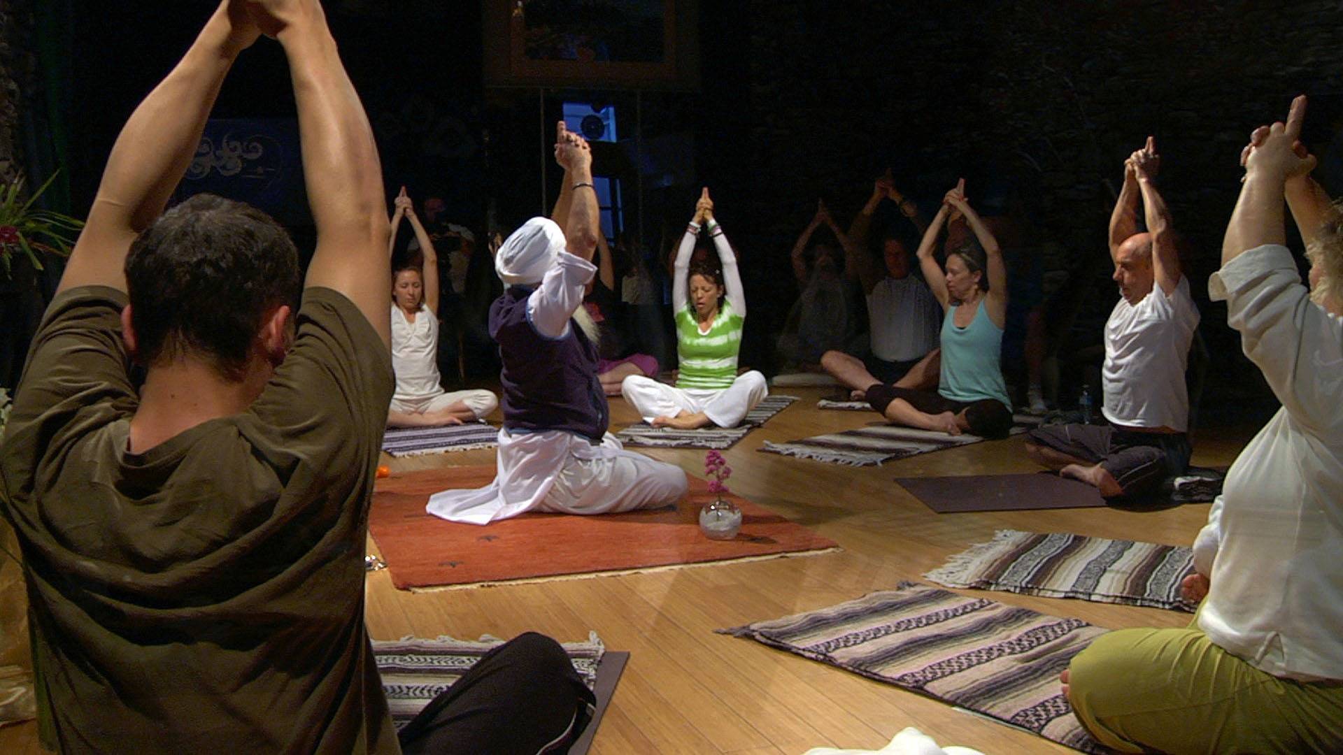 Хатха йога: что это такое и зачем она нужна, а также что дает практика, ее польза и вред