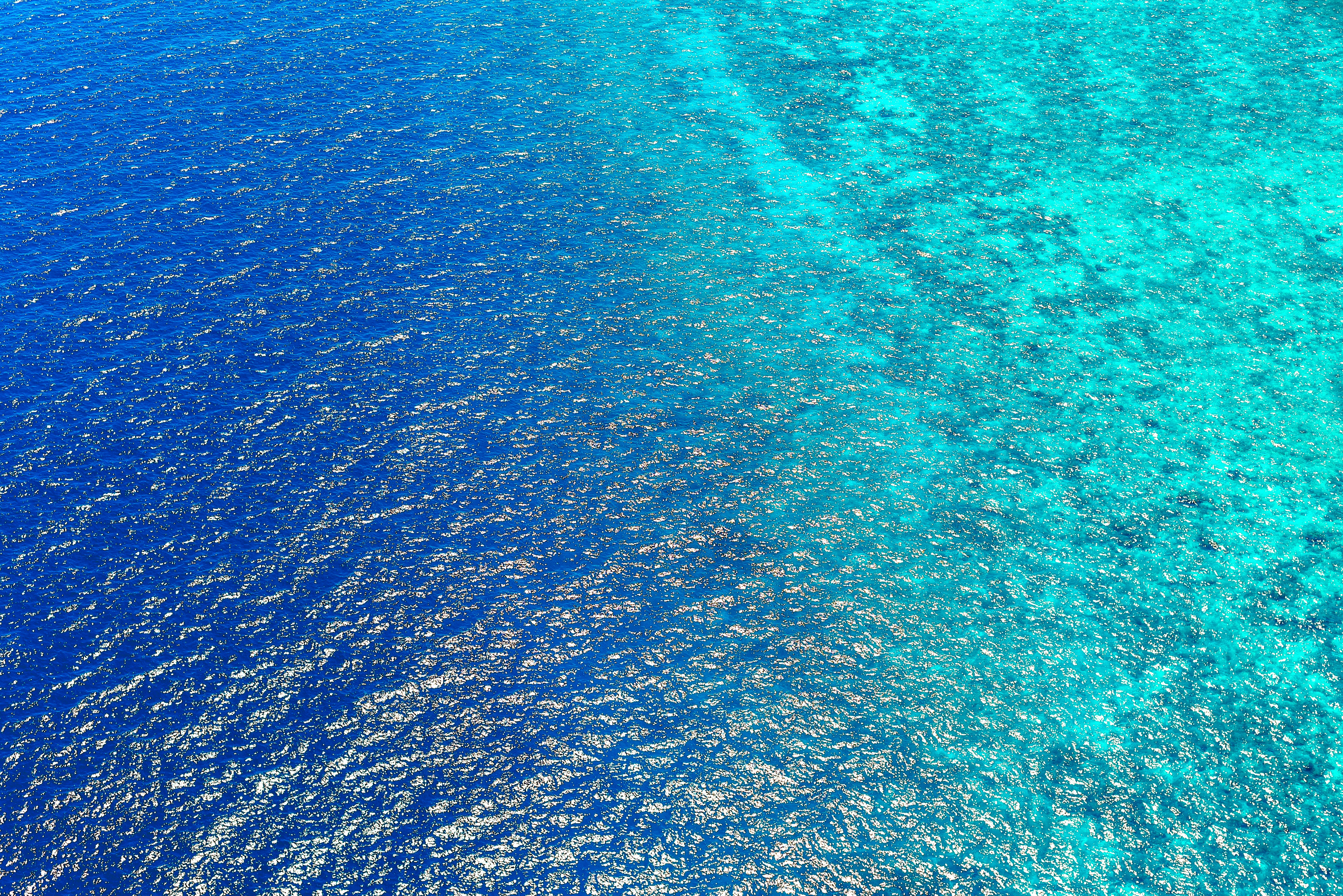 Почему море синее: физика света, причины, влияющие на цвет воды, отличие оттенков у разных морей