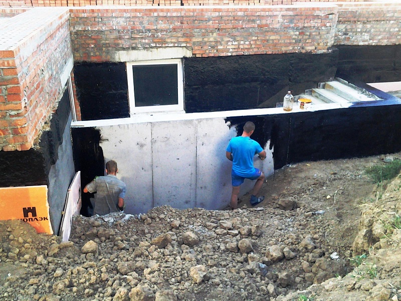 Как правильно построить бассейн в подвале