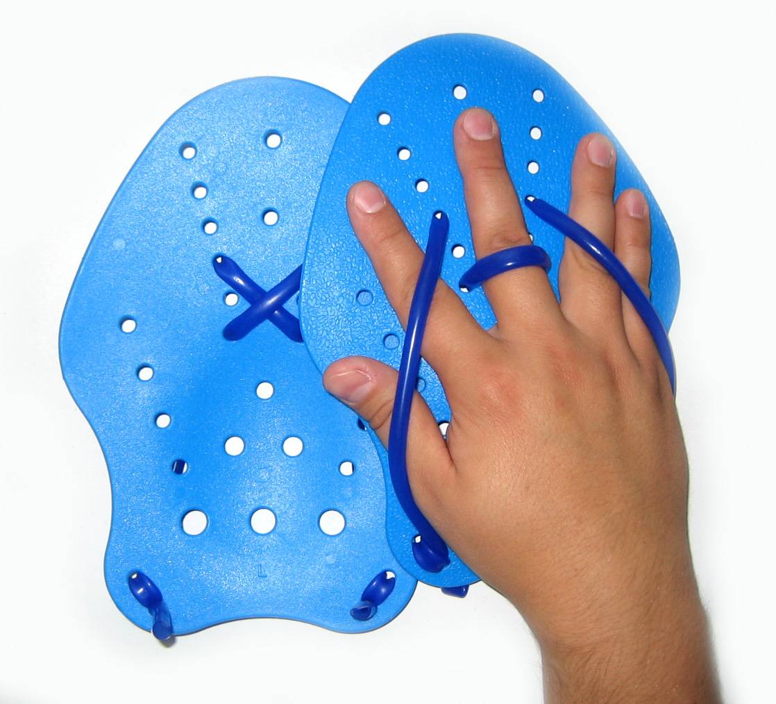 Лопатки для плавания: как выбрать, для чего нужны, как правильно подобрать по размеру, чем отличаются восьмерки и перчатки с перепонками