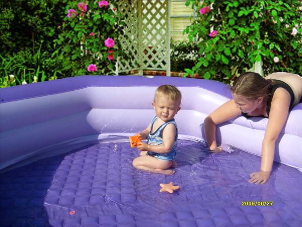 Обзор надувных бассейнов для детей до 1 года: ассортимент, плюсы и минусы, стоимость