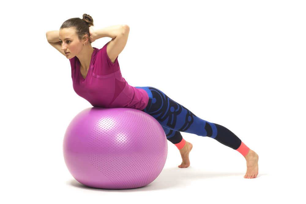 Упражнения с теннисным мячом при болях в спине - гимнастика: упражнения и инвентарь
