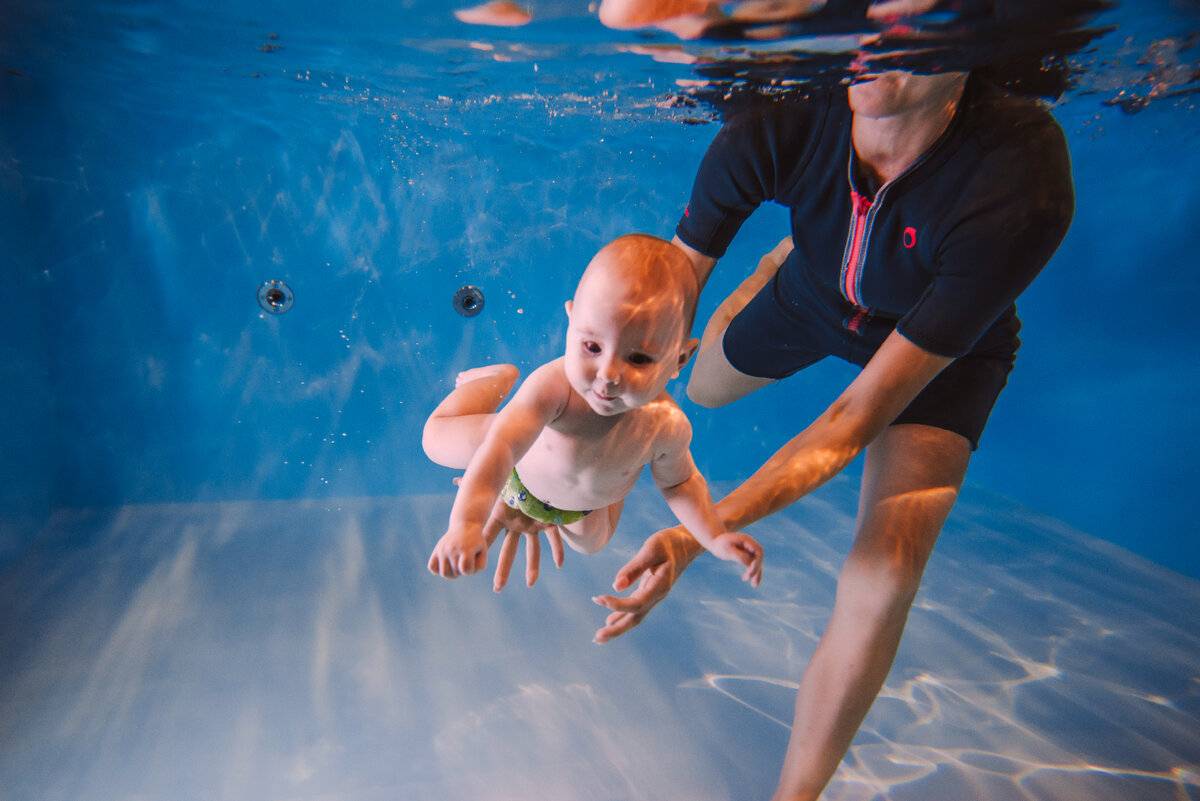 Как плавать под водой правильно и быстро: техника плавания и как ей научиться в бассейне?