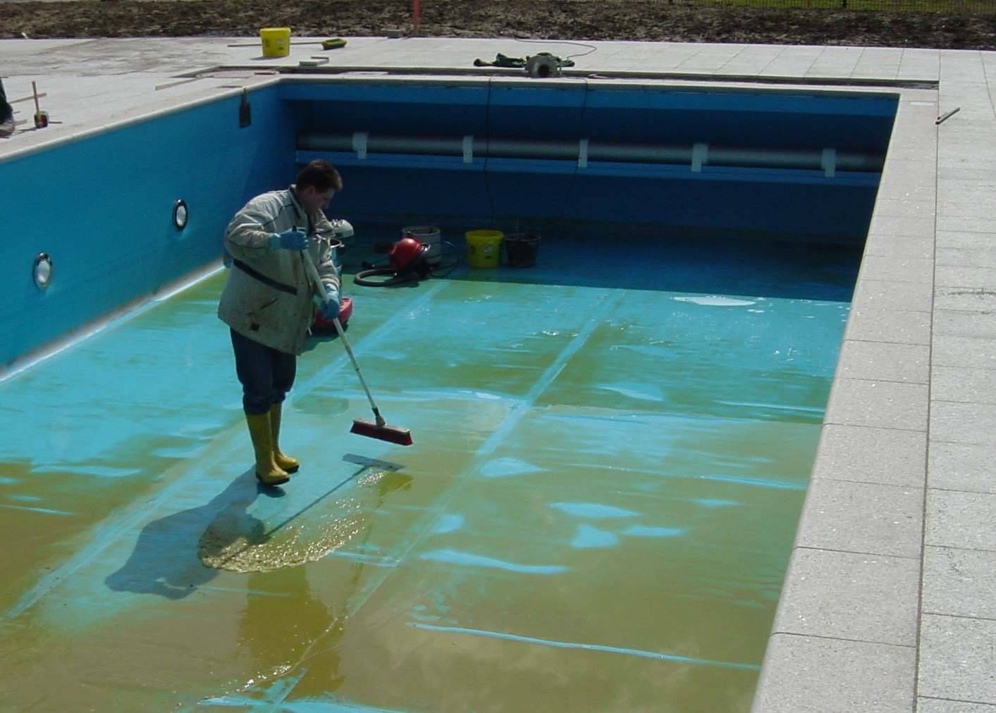 Уход за бассейном на даче: как и чем очищать воду, какие средства использовать