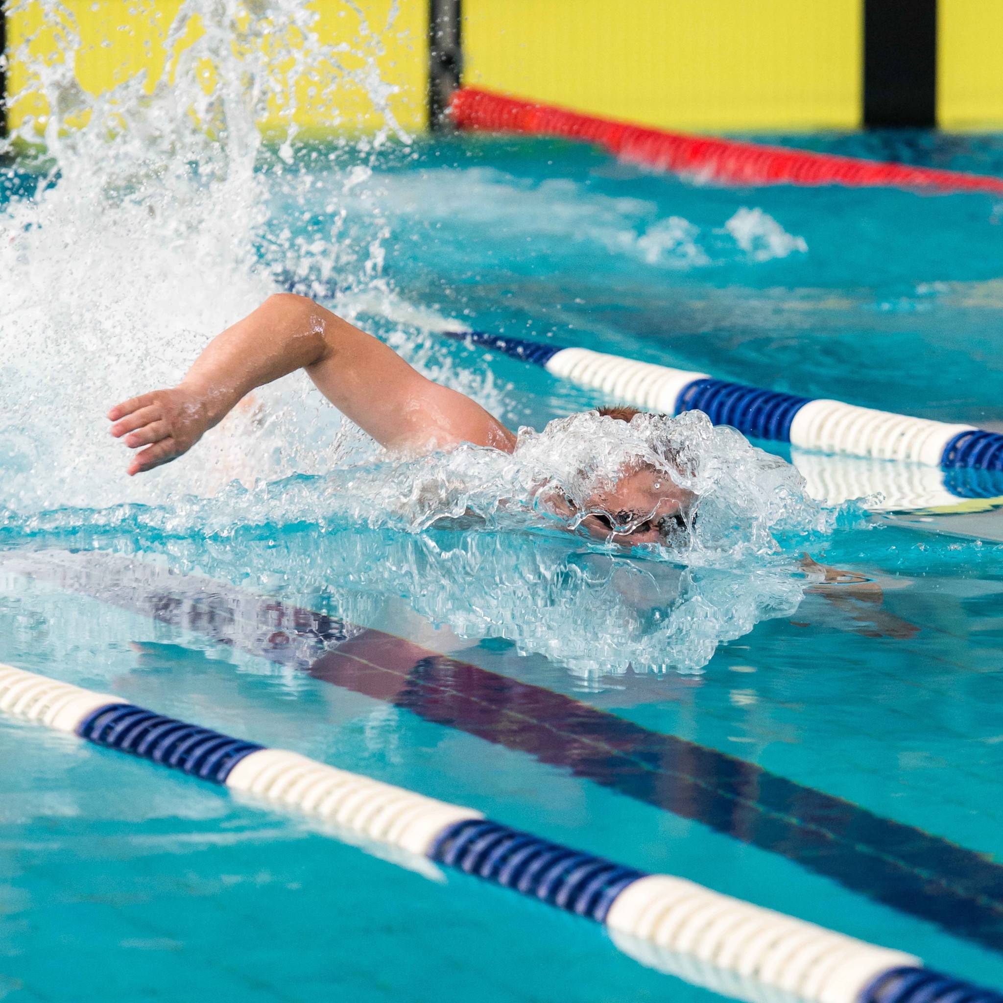 Комплексное плавание - порядок стилей в индивидуальных заплывах и эстафете, техника, дистанции, нормативы и разряды