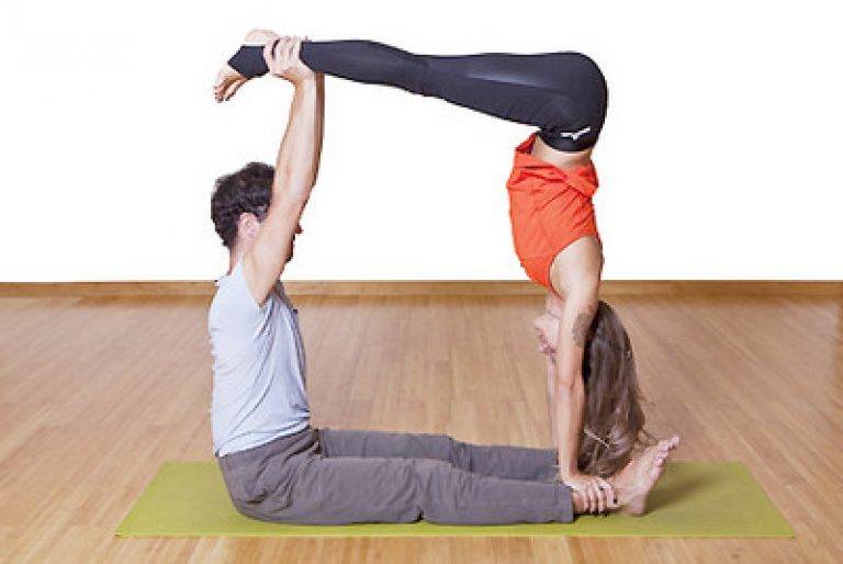 Прокачайте доверие в отношениях и улучшите здоровье: практика парной йоги для начинающих