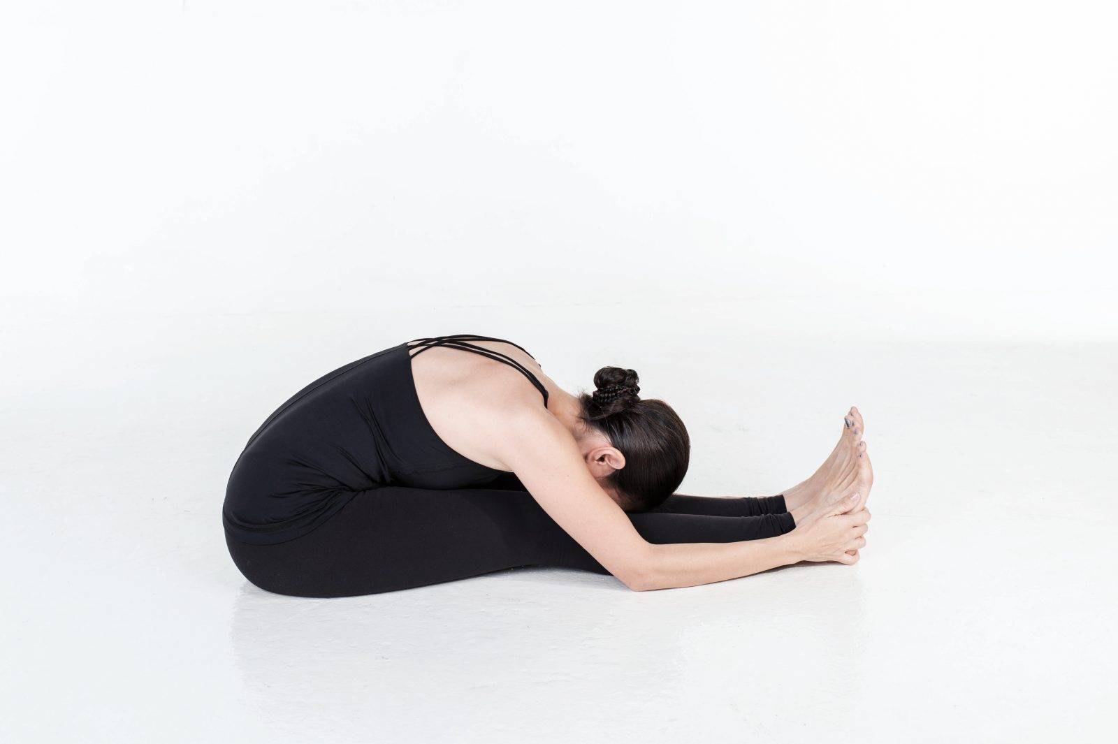 Секреты выполнения джану ширшасаны, техника позы головы к колену в йоге, польза асаны