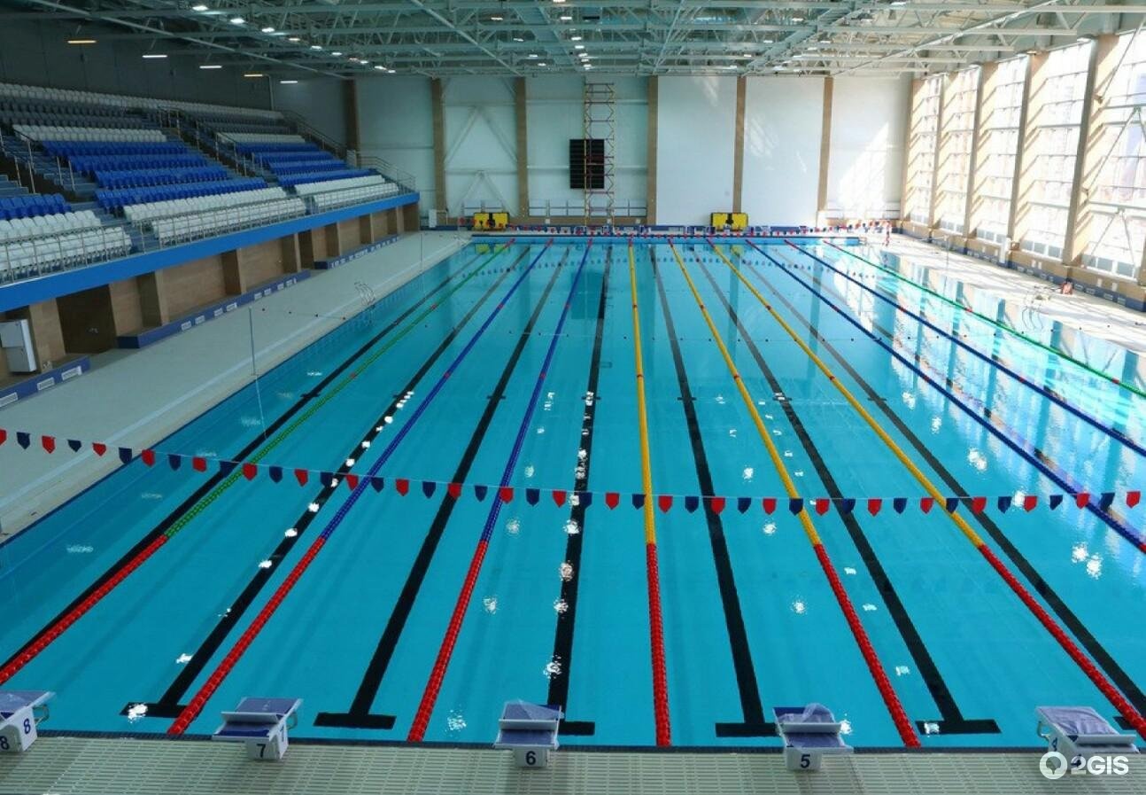 Спортивный бассейн с водой, фото / спортивный плавательный бассейн, видео-инструкция