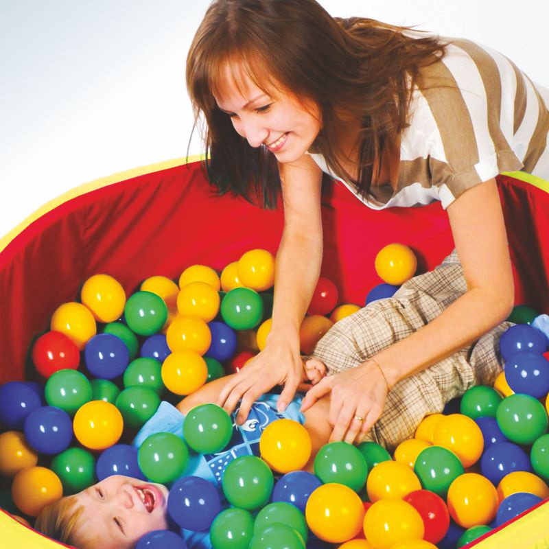 Сухой бассейн с шариками для развития ребенка