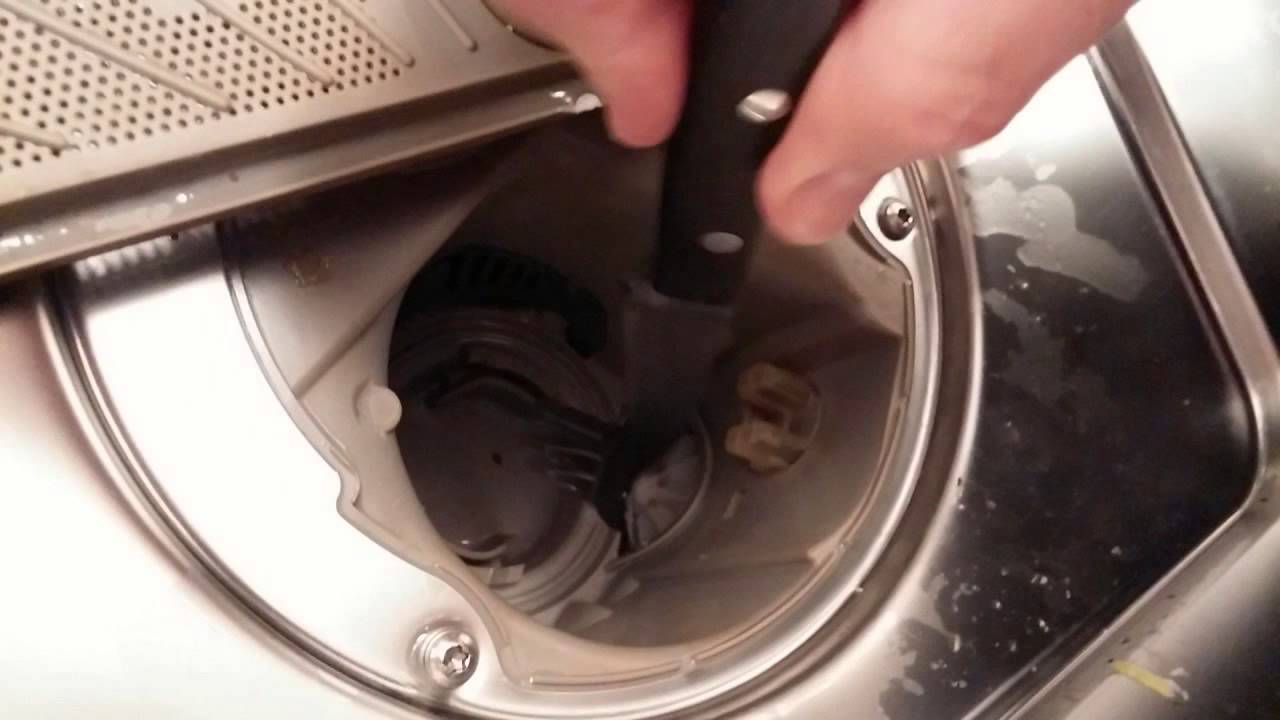 Причины застоя воды на дне посудомоечной машины