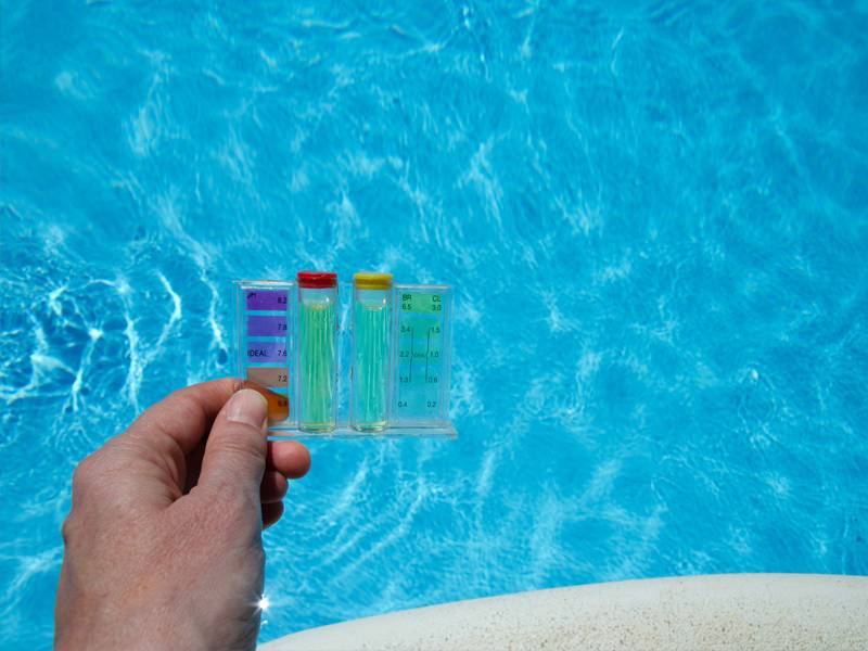 Как сделать воду в бассейне голубой и прозрачной