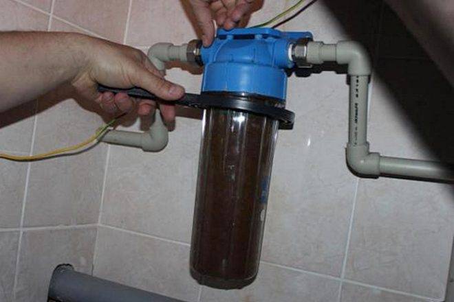 Как в домашних условиях почистить фильтр грубой очистки воды перед счетчиком воды