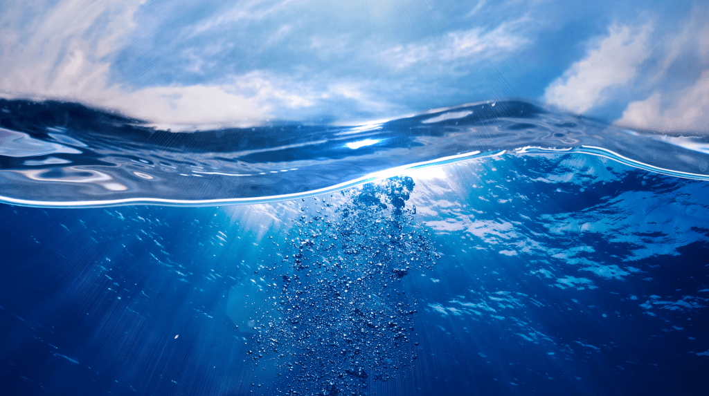 Почему море синего цвета?