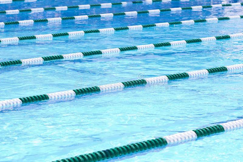 Какие дорожки в бассейне предназначены для более быстрых пловцов