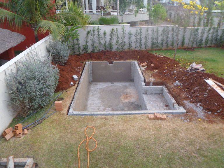 Бассейн в доме и на участке, проекты бассейнов во дворе частного дома и загородного коттеджа
