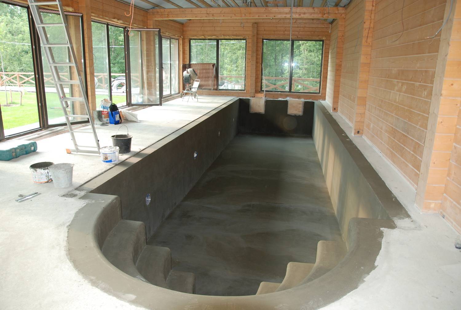 Какой бетон необходим для строительства бассейна