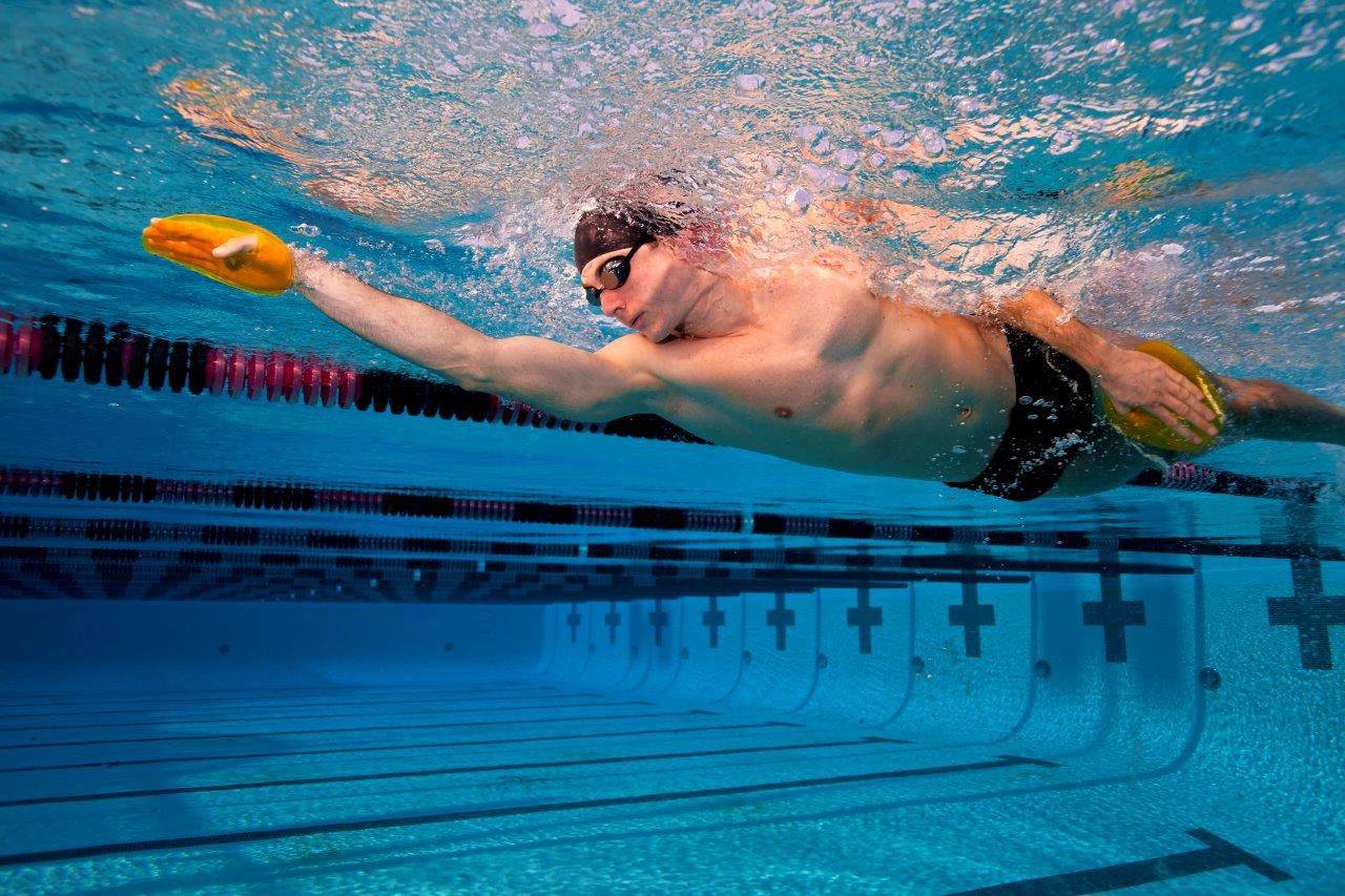Программа тренировок по плаванию средний уровень - комплекс специальных упражнений.