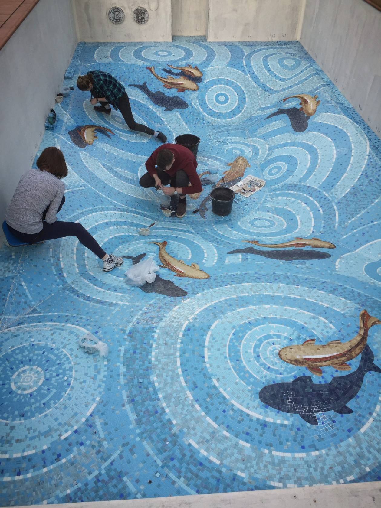 Чем покрасить бассейн из бетона