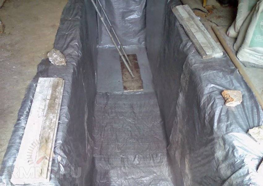 Обустройство смотровой ямы в гараже: способы проведения работ по гидроизоляции - пошагово