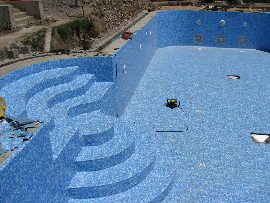 Гидроизоляция бетонных бассейнов: мастика, жидкая резина и стекло
