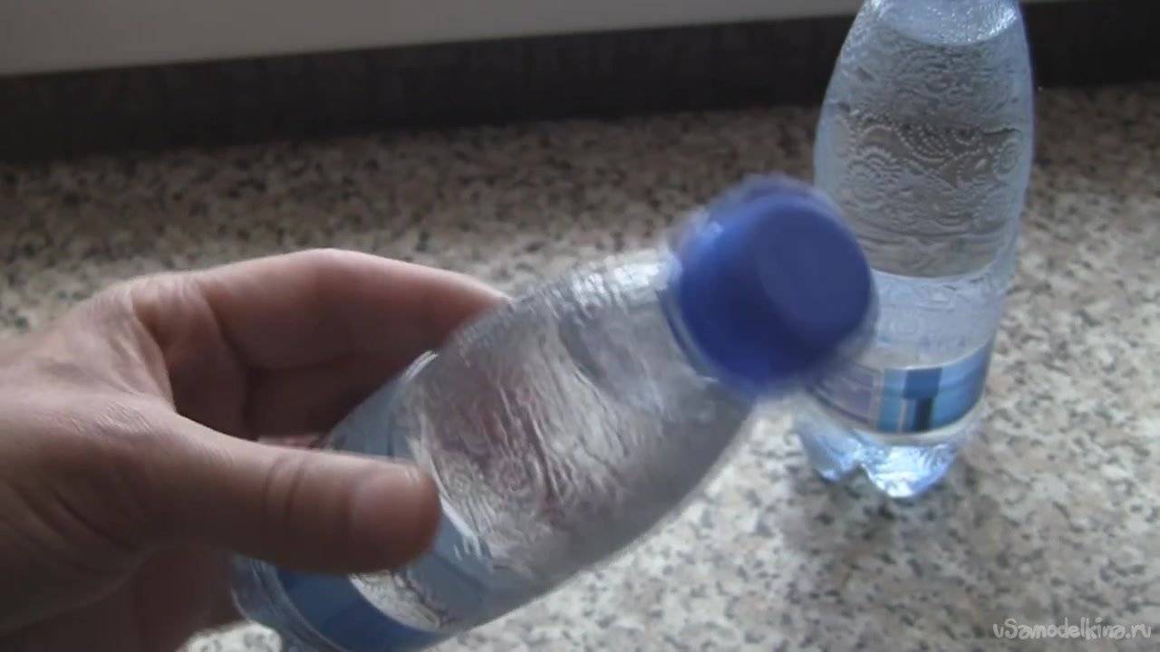 Вода после заморозки. Замороженная вода в бутылке. Бутылка с горячей водой. Пластиковая бутылка замороженная. Лед в пластиковой бутылке.