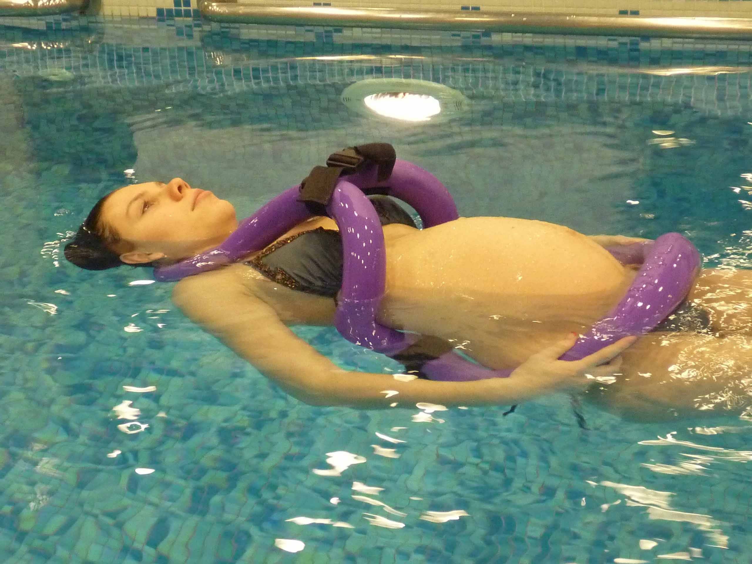 Можно ли беременным ходить в бассейн купаться