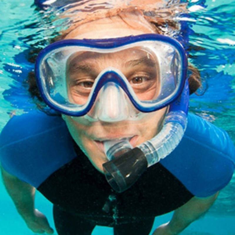 Как научиться быстро плавать под водой правильно и технично: с открытыми глазами, с трубкой и маской, долго задерживая дыхание